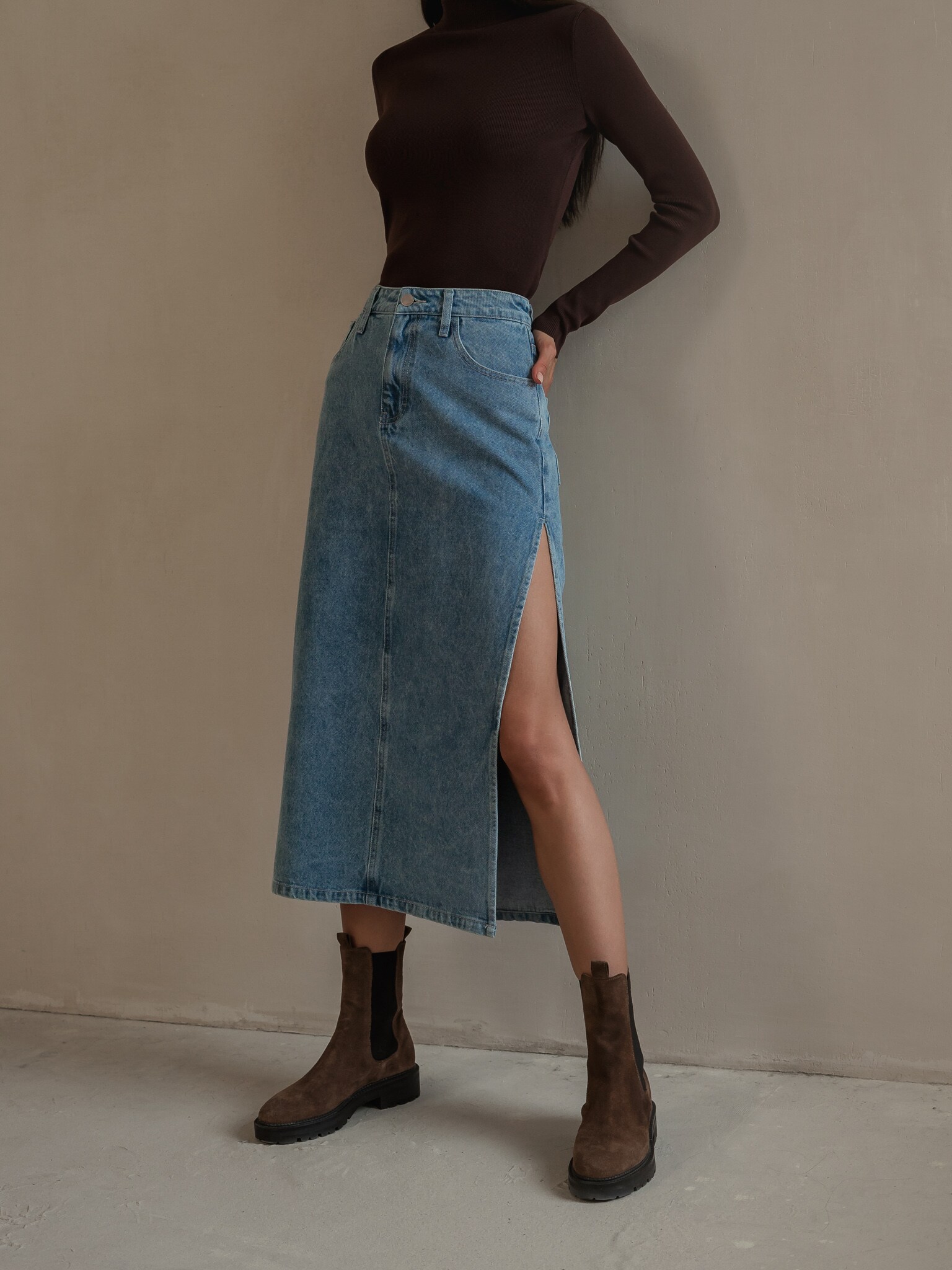 Джинсовая юбка миди с высоким разрезом :: LICHI - Online fashion store